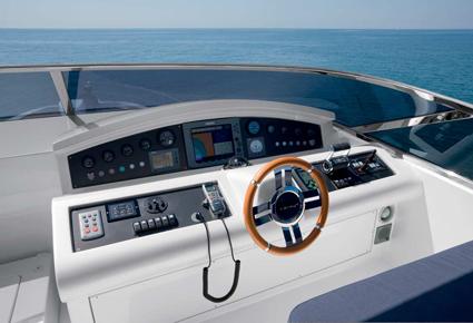 Azimut Grande 100 يخت ديناميكي يحضن المالك، ضيوفه والطاقم